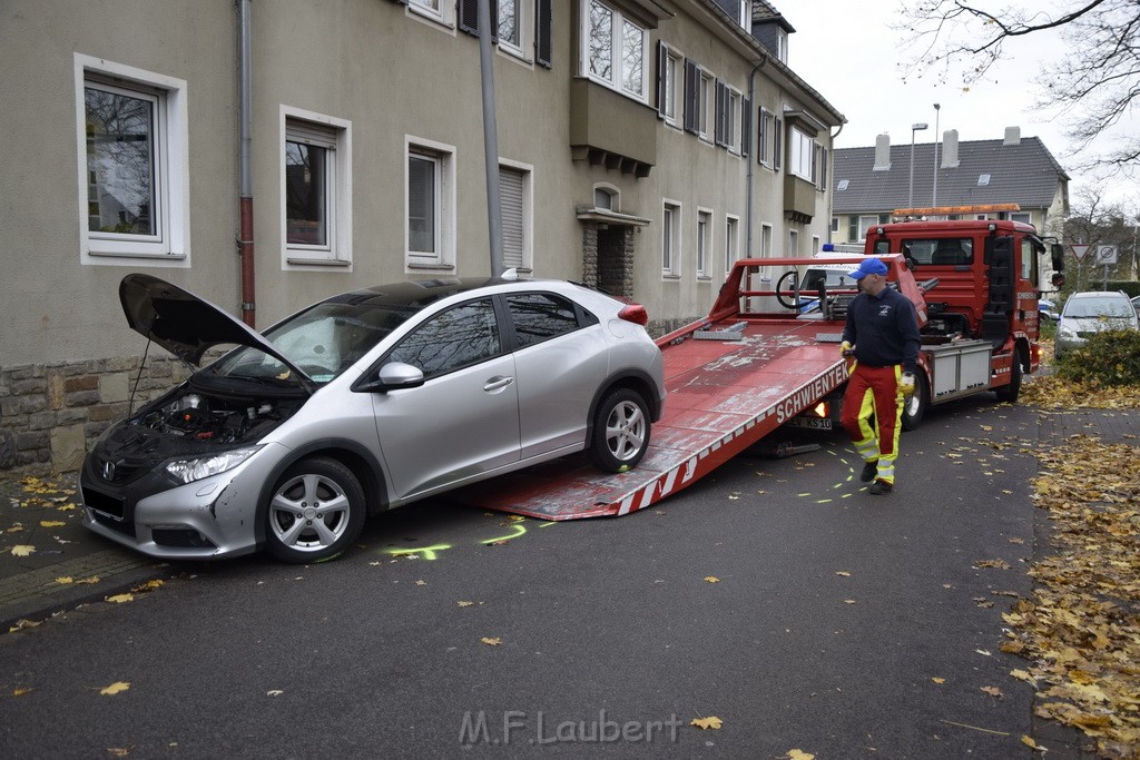 VU PKW gegen Hauswand Leverkusen Wiesdorf Kaiserstr P18.JPG - Miklos Laubert